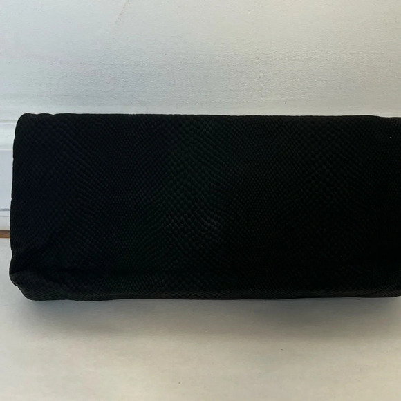 Victoria Secret Fold-Over Classic Black With Bow Wristlet Clutch Bag NWT - Picture 4 of 11